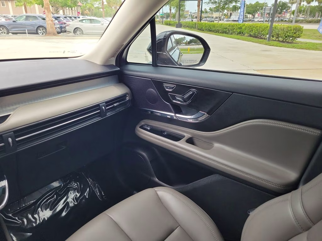 2024 Infinite Black Metallic Clearcoat Lincoln Corsair Premiere FWD SUV