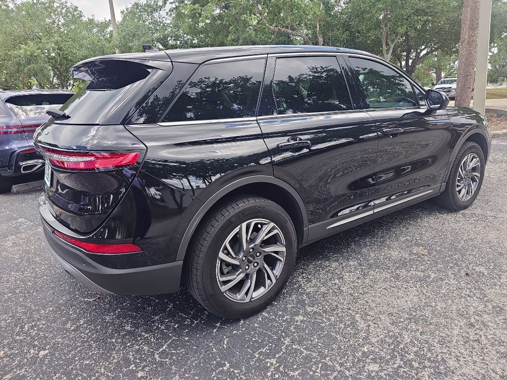 2024 Infinite Black Metallic Clearcoat Lincoln Corsair Premiere FWD SUV