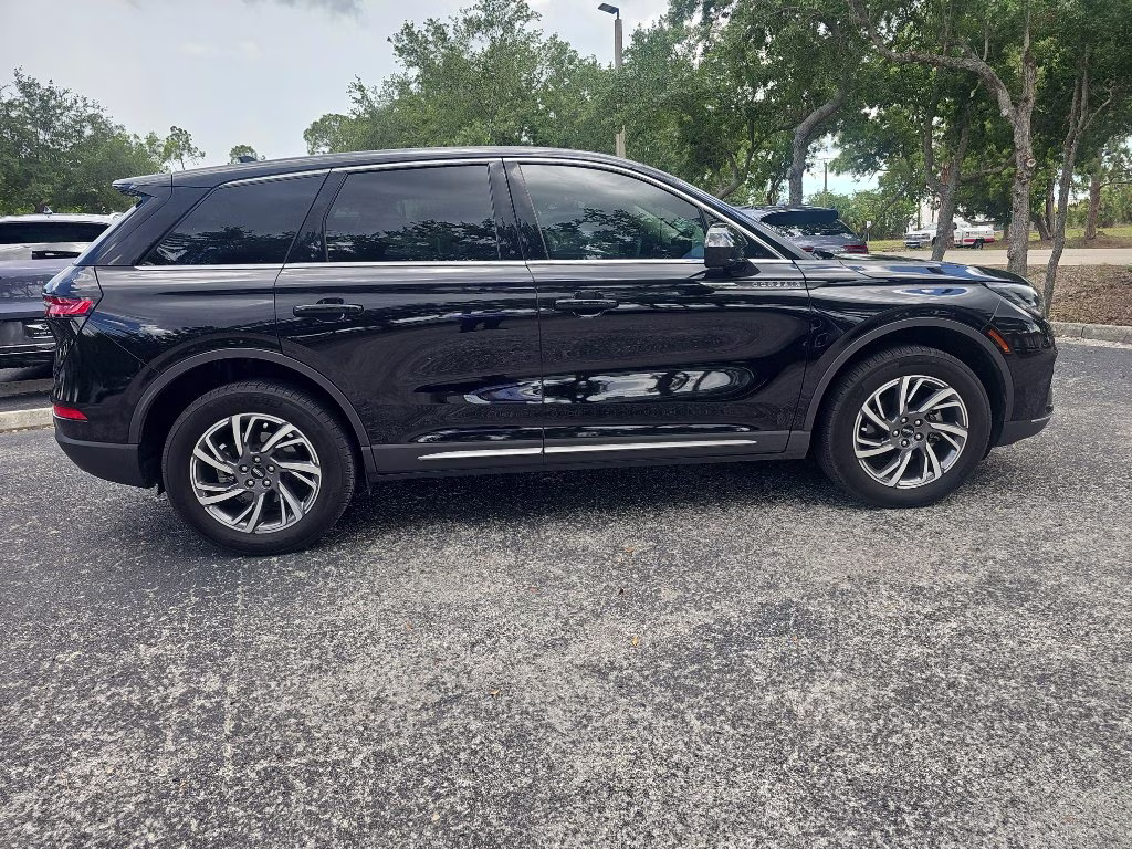 2024 Infinite Black Metallic Clearcoat Lincoln Corsair Premiere FWD SUV