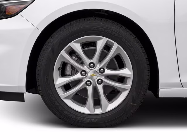 2017 Silver Ice Metallic Chevrolet Malibu LT FWD Sedan
