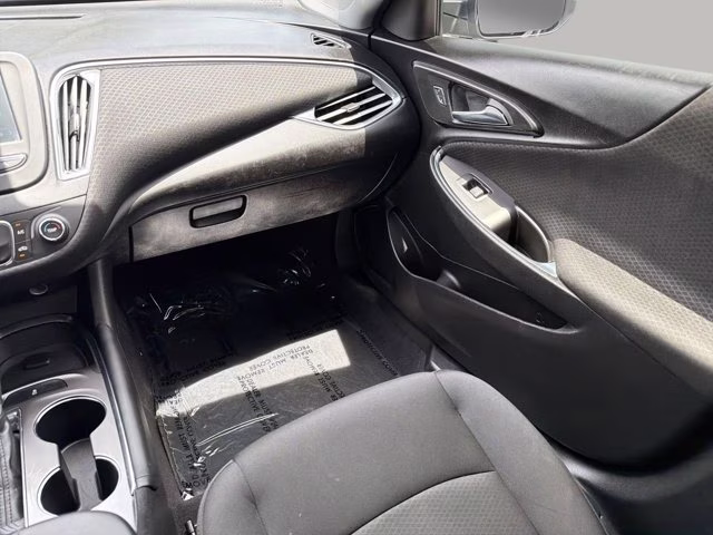 2017 Silver Ice Metallic Chevrolet Malibu LT FWD Sedan