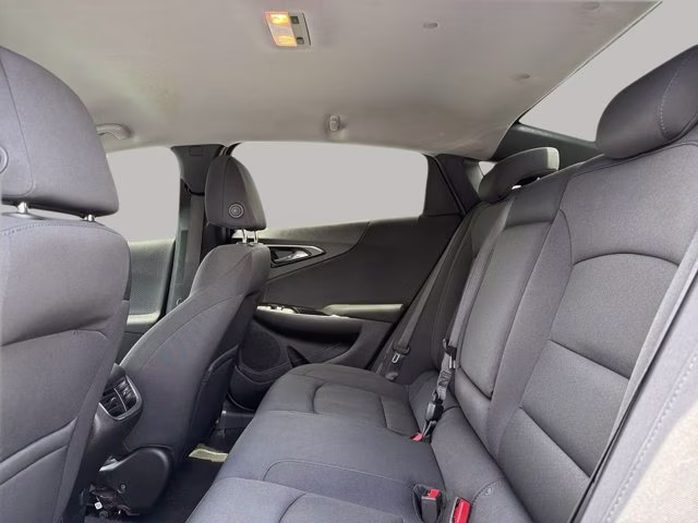 2017 Silver Ice Metallic Chevrolet Malibu LT FWD Sedan