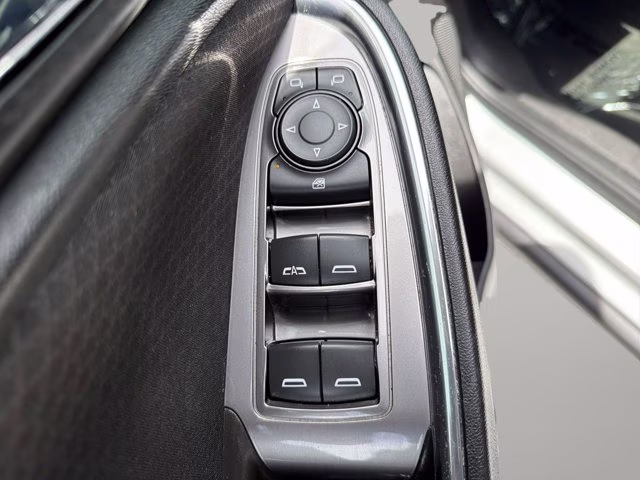 2017 Silver Ice Metallic Chevrolet Malibu LT FWD Sedan