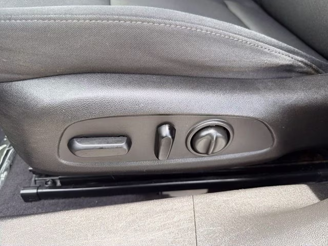 2017 Silver Ice Metallic Chevrolet Malibu LT FWD Sedan