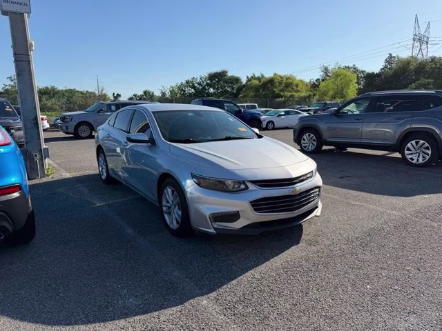 2017 Silver Ice Metallic Chevrolet Malibu LT FWD Sedan