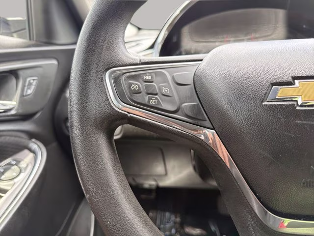 2017 Silver Ice Metallic Chevrolet Malibu LT FWD Sedan