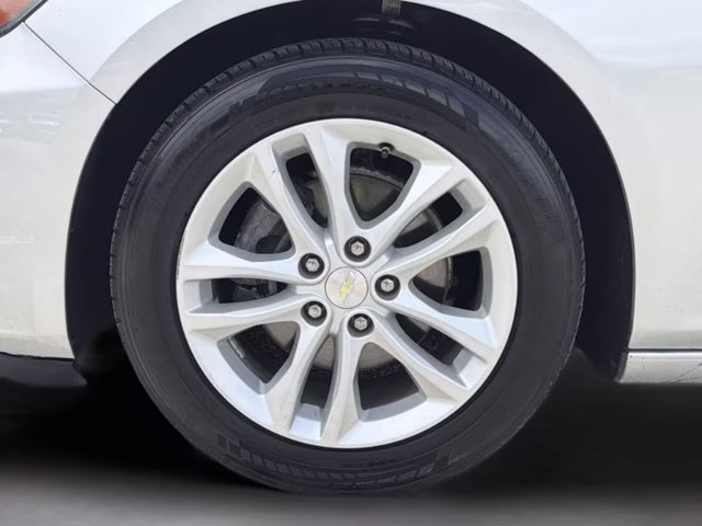 2017 Silver Ice Metallic Chevrolet Malibu LT FWD Sedan