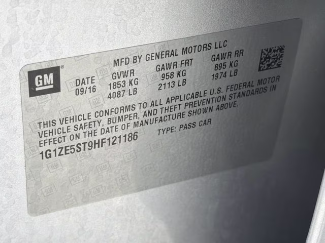 2017 Silver Ice Metallic Chevrolet Malibu LT FWD Sedan
