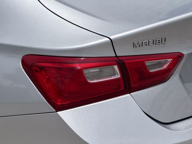2017 Silver Ice Metallic Chevrolet Malibu LT FWD Sedan