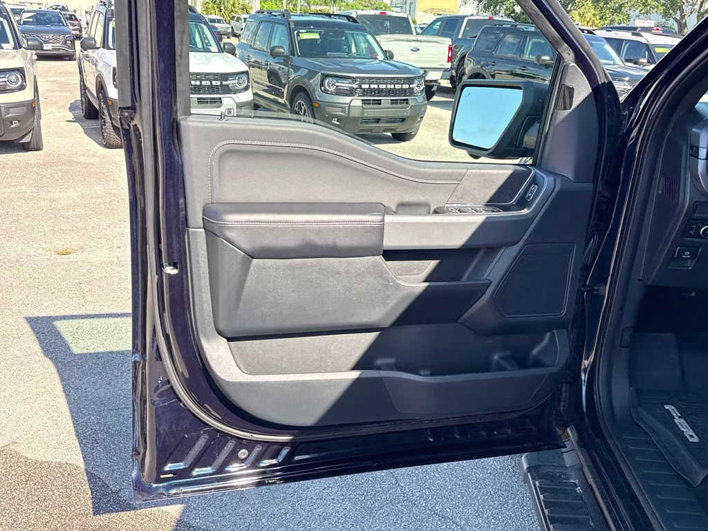 2025 Antimatter Blue Metallic Ford F-150 XLT 4X4 Truck