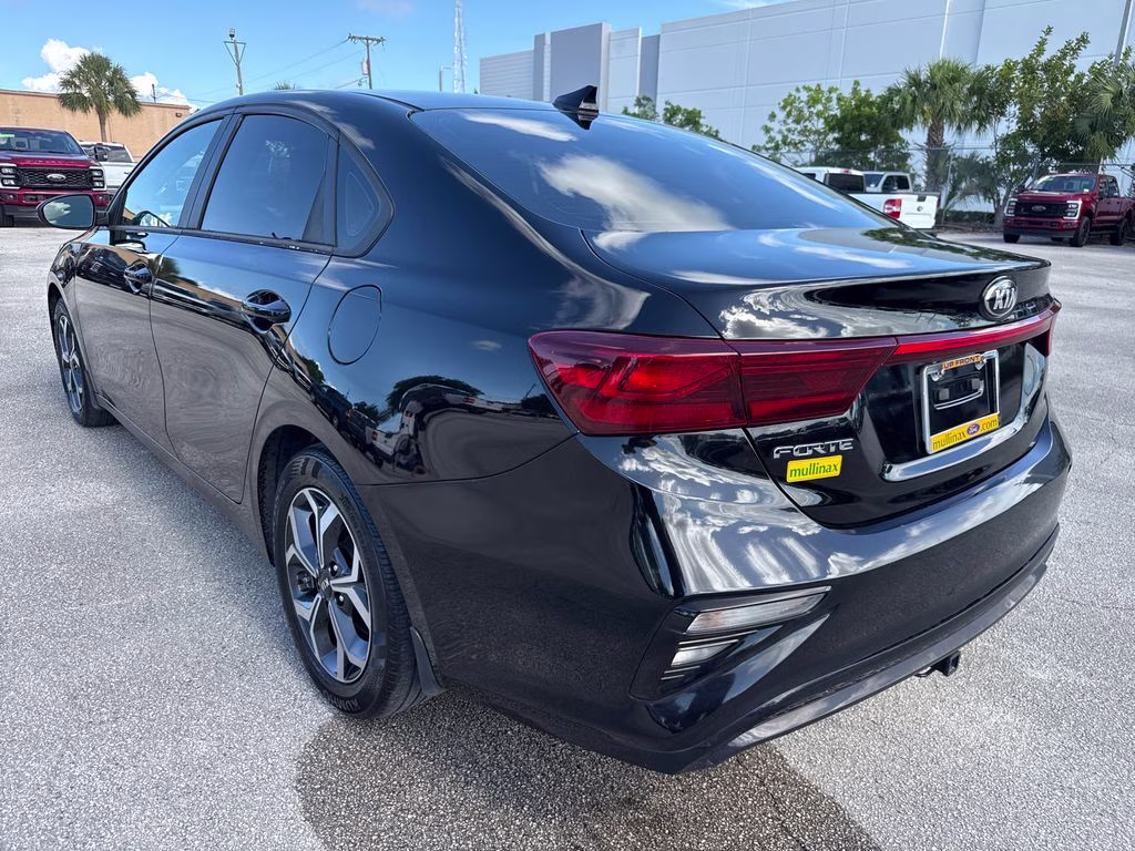 2021 Aurora Black Pearl Kia Forte LXS FWD Sedan