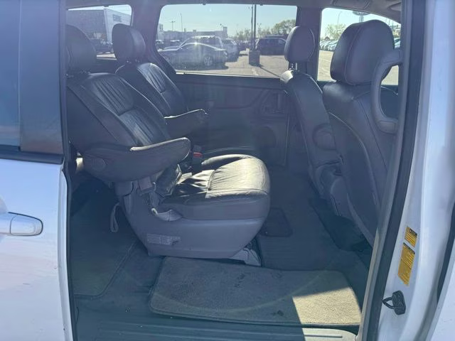 2008 Arctic Frost Pearl Toyota Sienna XLE FWD Van