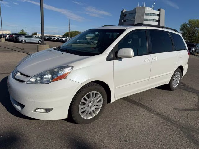 2008 Arctic Frost Pearl Toyota Sienna XLE FWD Van