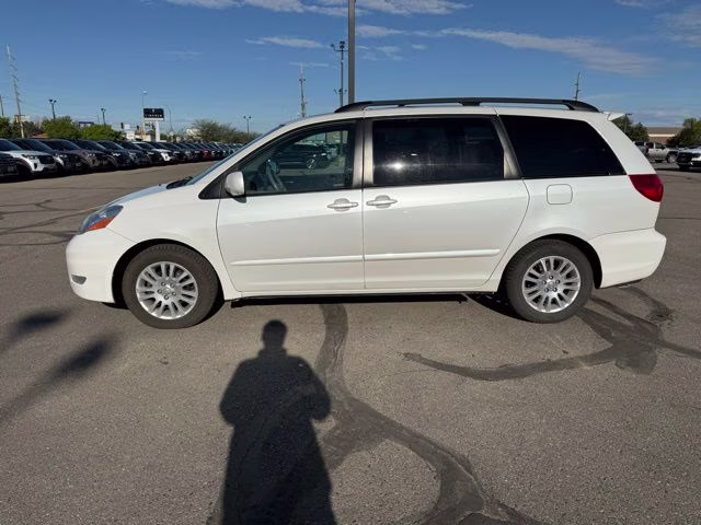 2008 Arctic Frost Pearl Toyota Sienna XLE FWD Van