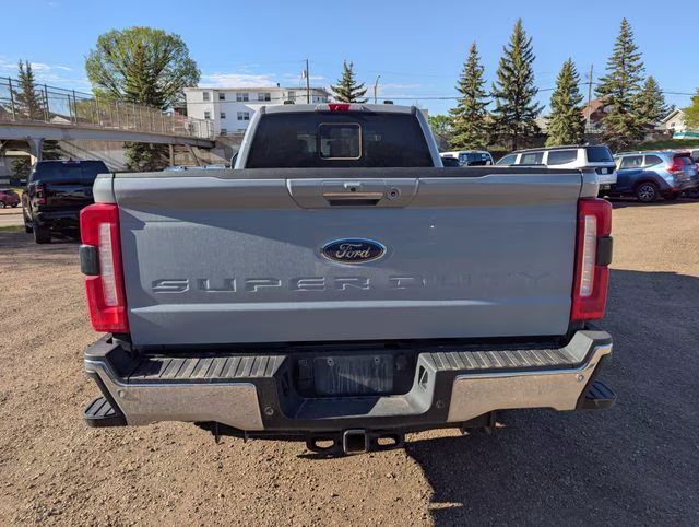 2024 Gray Metallic Ford Super Duty F-350 SRW Lariat 4X4 Truck