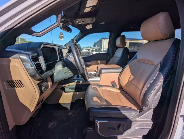 2024 Gray Metallic Ford Super Duty F-350 SRW Lariat 4X4 Truck