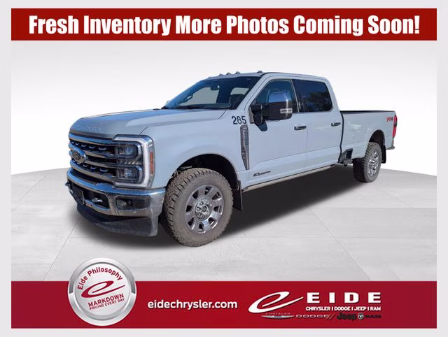 2024 Gray Metallic Ford Super Duty F-350 SRW Lariat 4X4 Truck