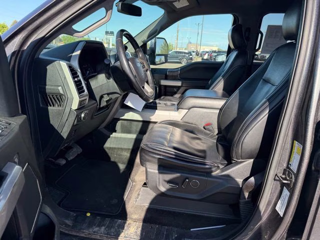2018 Magnetic Metallic Ford Super Duty F-250 SRW Lariat 4X4 Truck
