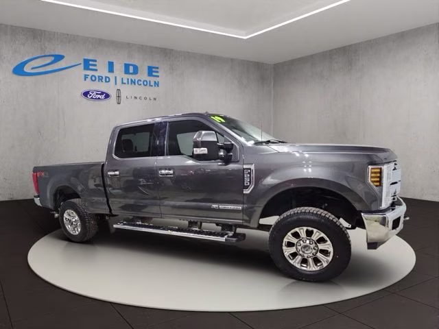 2018 Magnetic Metallic Ford Super Duty F-250 SRW Lariat 4X4 Truck