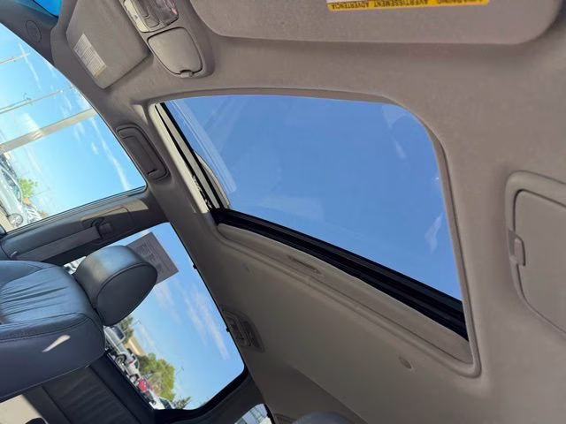 2008 Arctic Frost Pearl Toyota Sienna XLE FWD Van
