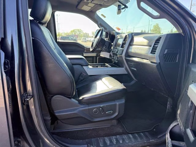 2018 Magnetic Metallic Ford Super Duty F-250 SRW Lariat 4X4 Truck