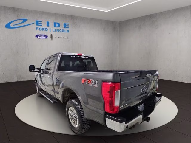 2018 Magnetic Metallic Ford Super Duty F-250 SRW Lariat 4X4 Truck