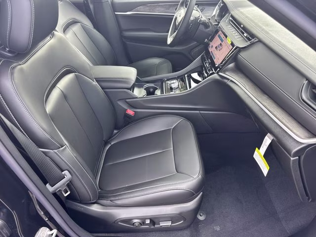 2026 Diamond Black Crystal Pearlcoat Jeep Grand Cherokee L Limited RWD SUV