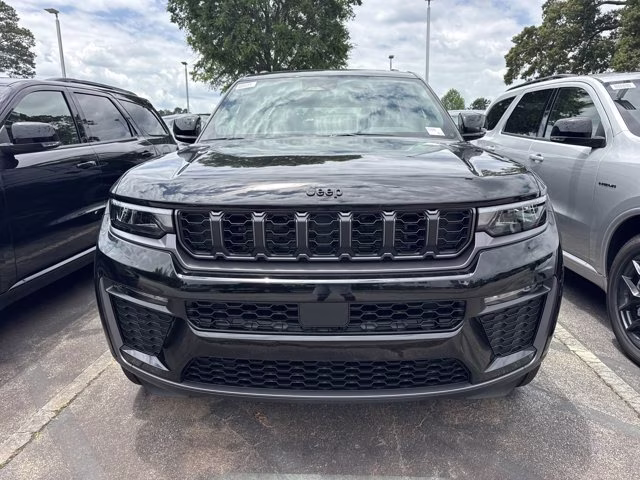 2026 Diamond Black Crystal Pearlcoat Jeep Grand Cherokee L Limited RWD SUV