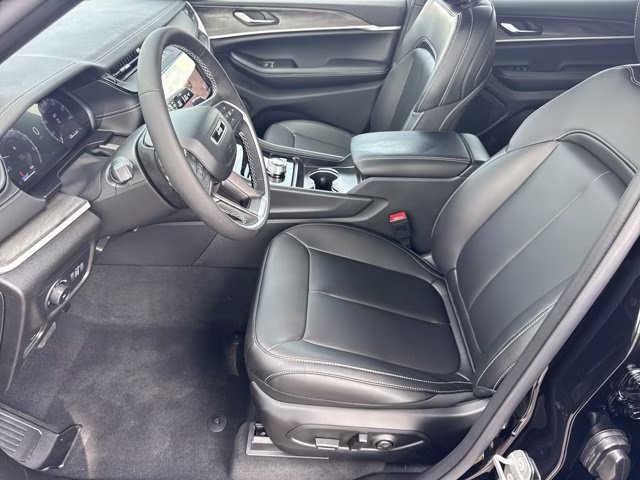 2026 Diamond Black Crystal Pearlcoat Jeep Grand Cherokee L Limited RWD SUV
