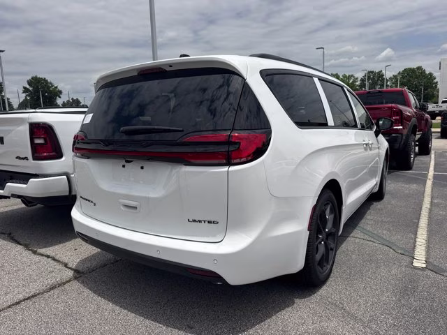 2027 Bright White Clearcoat Chrysler Pacifica Limited FWD Van