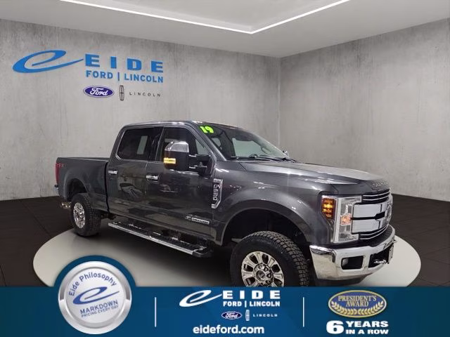 2018 Magnetic Metallic Ford Super Duty F-250 SRW Lariat 4X4 Truck