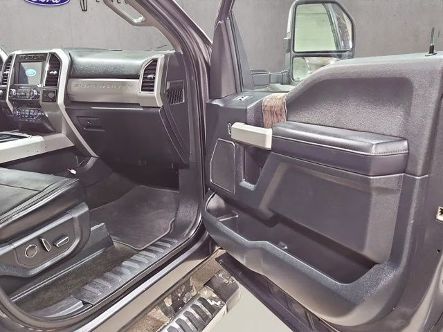 2018 Magnetic Metallic Ford Super Duty F-250 SRW Lariat 4X4 Truck