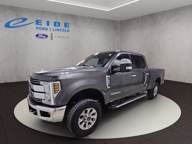 2018 Magnetic Metallic Ford Super Duty F-250 SRW Lariat 4X4 Truck