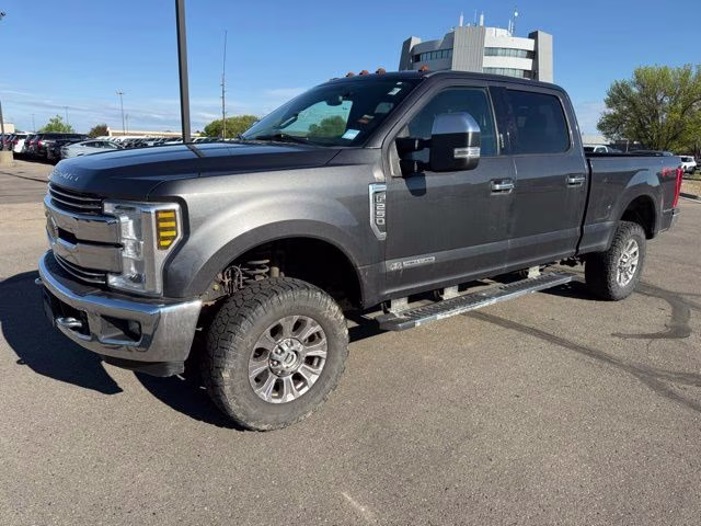 2018 Magnetic Metallic Ford Super Duty F-250 SRW Lariat 4X4 Truck