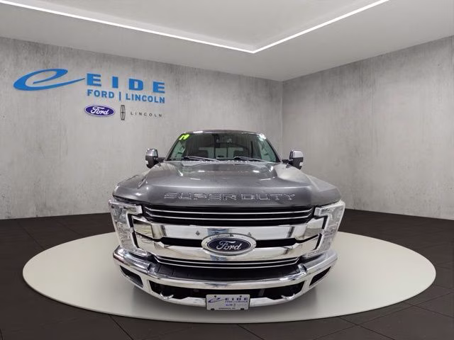 2018 Magnetic Metallic Ford Super Duty F-250 SRW Lariat 4X4 Truck
