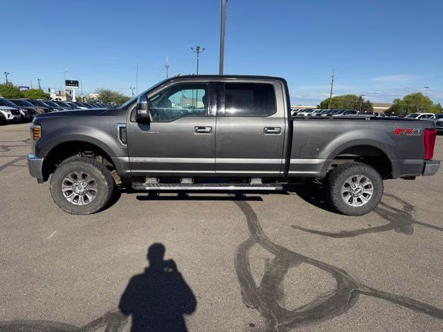 2018 Magnetic Metallic Ford Super Duty F-250 SRW Lariat 4X4 Truck