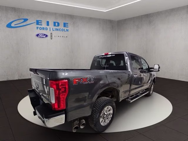 2018 Magnetic Metallic Ford Super Duty F-250 SRW Lariat 4X4 Truck