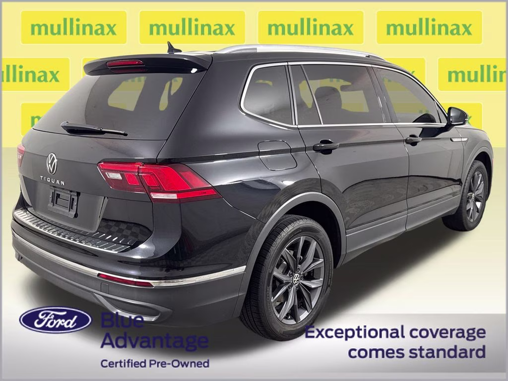 2022 Deep Black Pearl Volkswagen Tiguan 2.0T SE FWD SUV