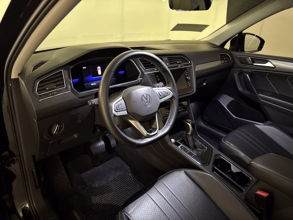 2022 Deep Black Pearl Volkswagen Tiguan 2.0T SE FWD SUV