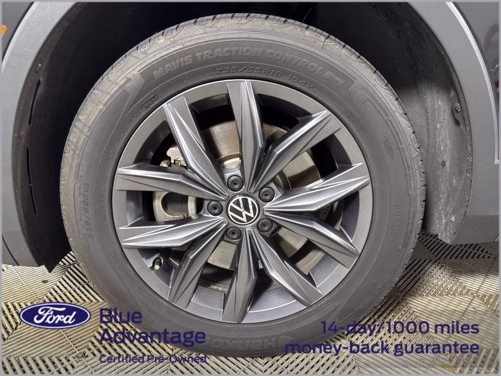 2022 Deep Black Pearl Volkswagen Tiguan 2.0T SE FWD SUV