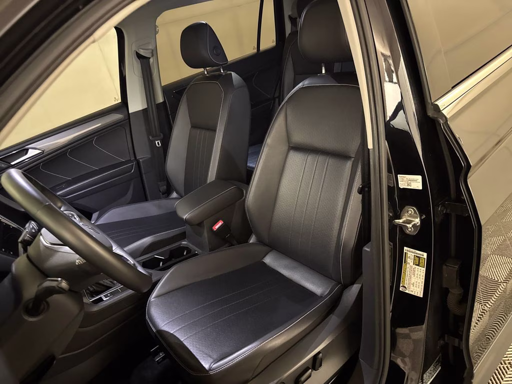 2022 Deep Black Pearl Volkswagen Tiguan 2.0T SE FWD SUV