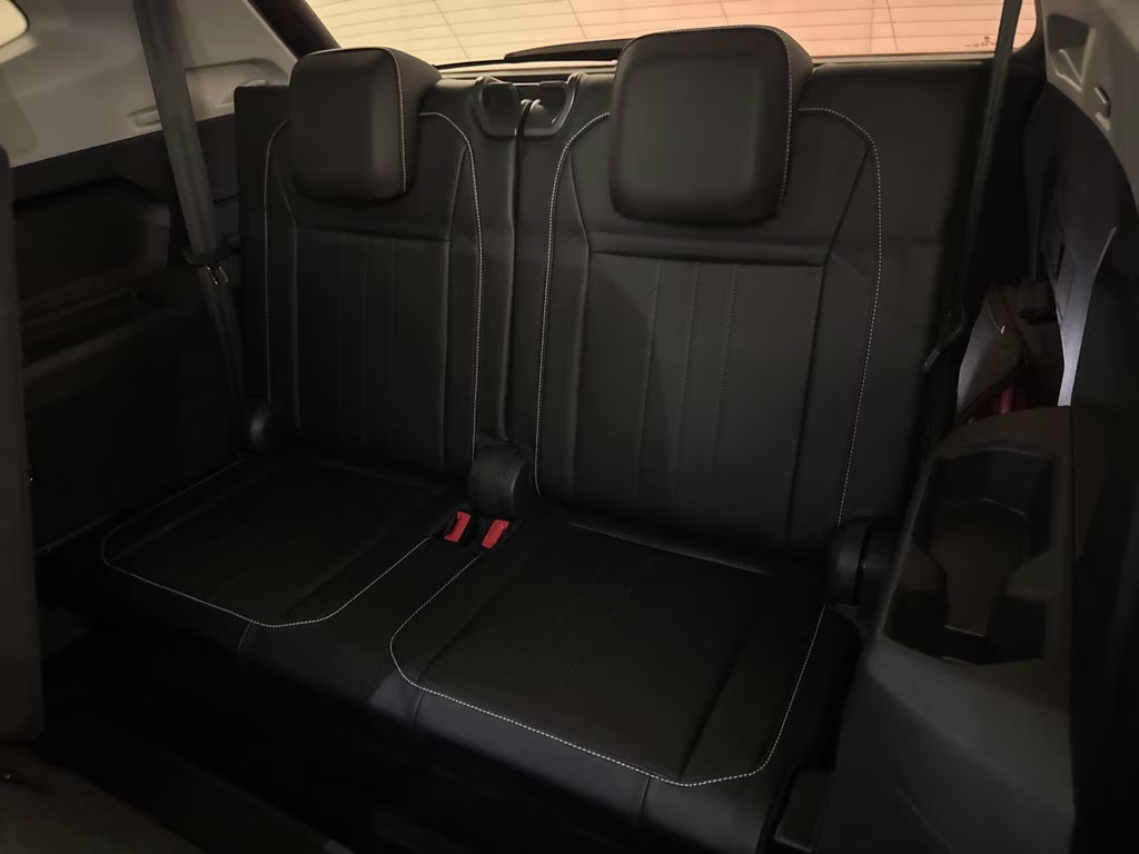 2022 Deep Black Pearl Volkswagen Tiguan 2.0T SE FWD SUV