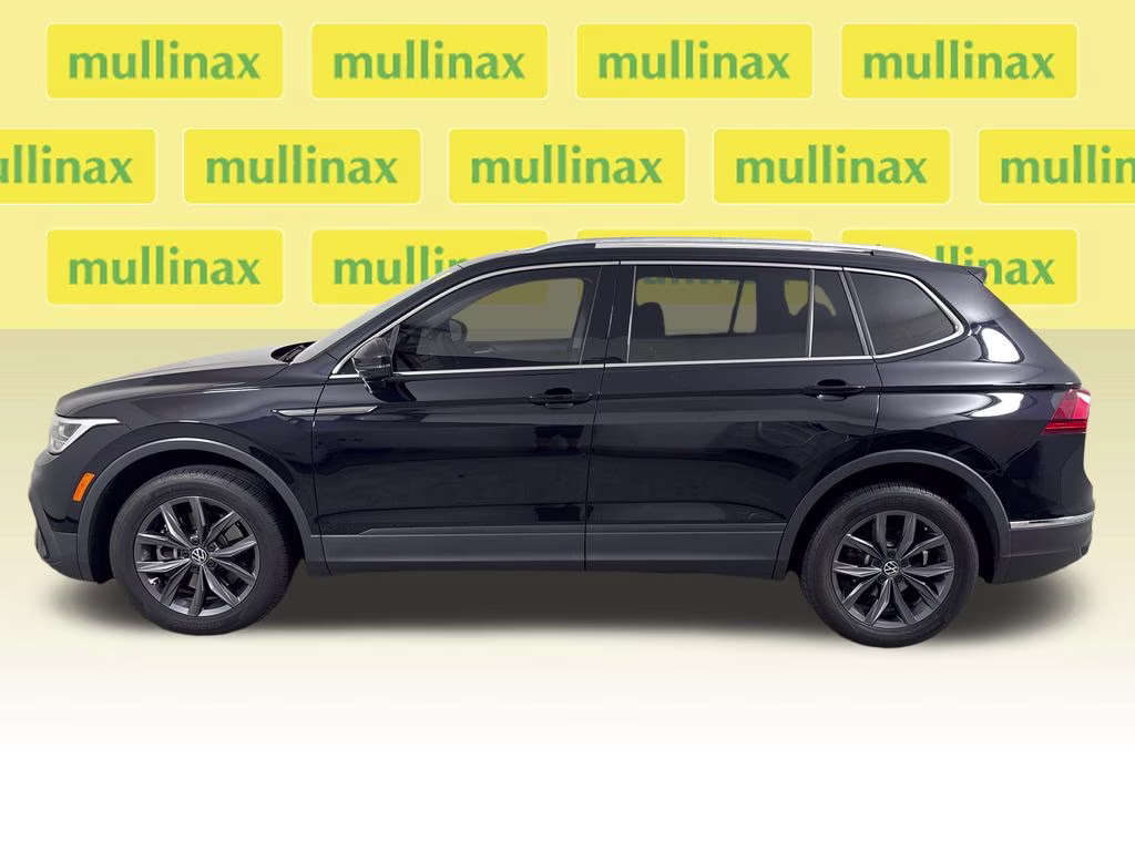 2022 Deep Black Pearl Volkswagen Tiguan 2.0T SE FWD SUV