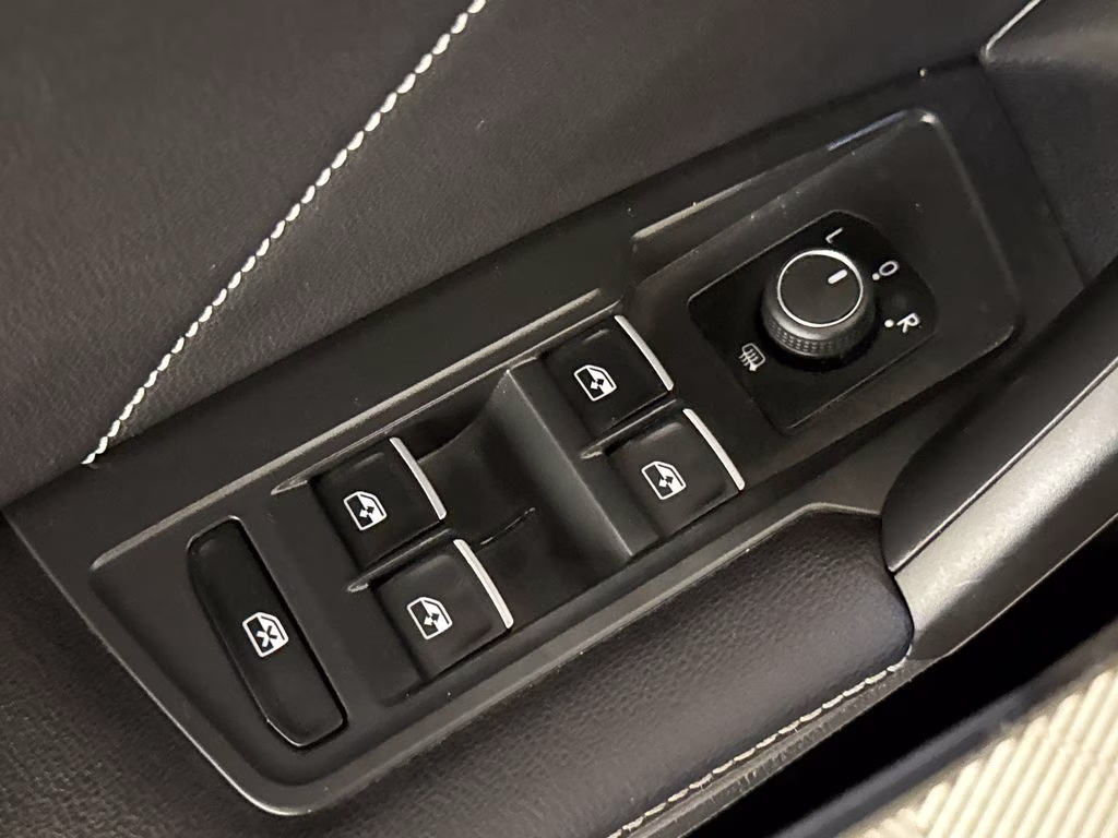 2022 Deep Black Pearl Volkswagen Tiguan 2.0T SE FWD SUV