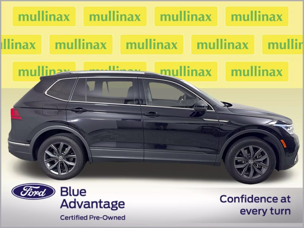 2022 Deep Black Pearl Volkswagen Tiguan 2.0T SE FWD SUV