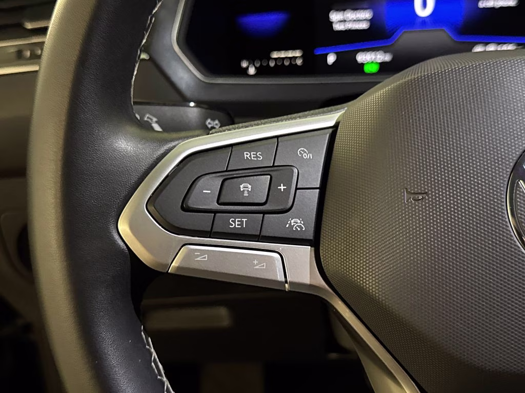 2022 Deep Black Pearl Volkswagen Tiguan 2.0T SE FWD SUV
