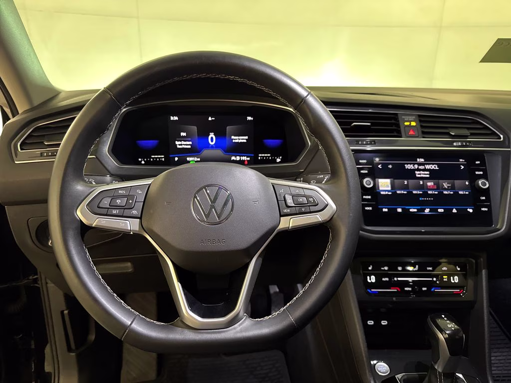 2022 Deep Black Pearl Volkswagen Tiguan 2.0T SE FWD SUV
