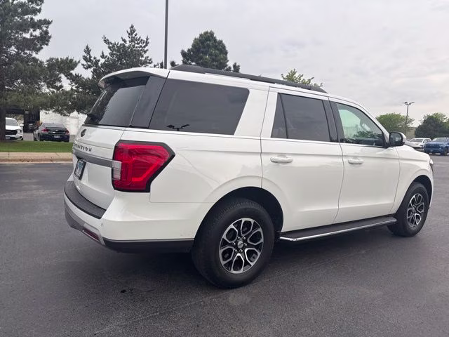 2022 White Metallic Ford Expedition XLT 4X4 SUV