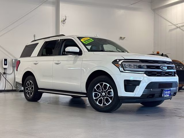 2022 White Metallic Ford Expedition XLT 4X4 SUV