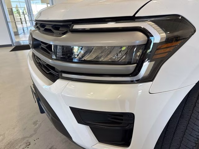2022 White Metallic Ford Expedition XLT 4X4 SUV